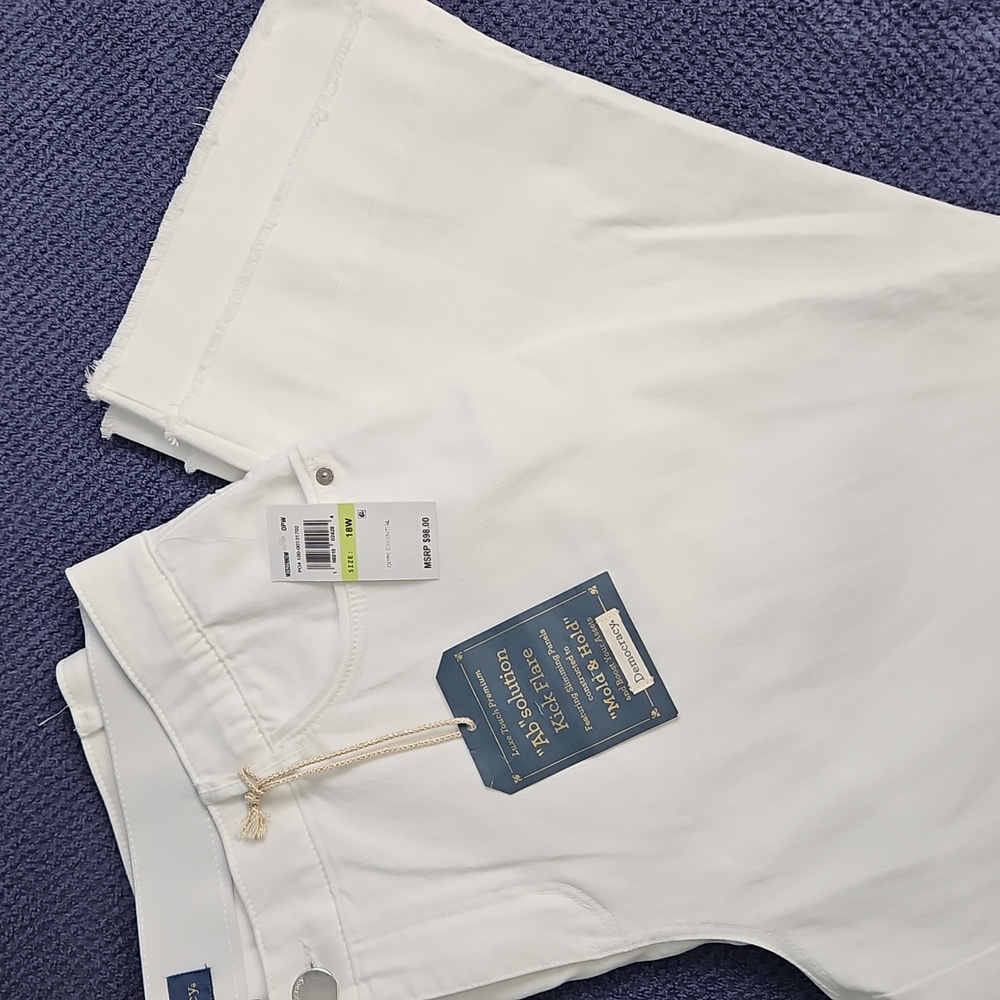 Democracy "Ab"solution Kick Flare Stretch Raw Hem Denim: White: Size- 18W